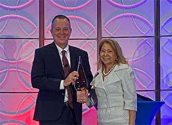 Ricky Arnold receives AASCU Distinguished Alumni Award