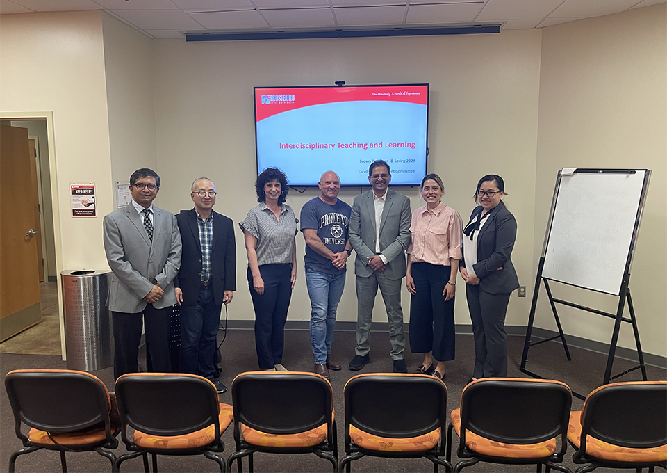 Business Faculty Development Committee Holds Brown Bag Event