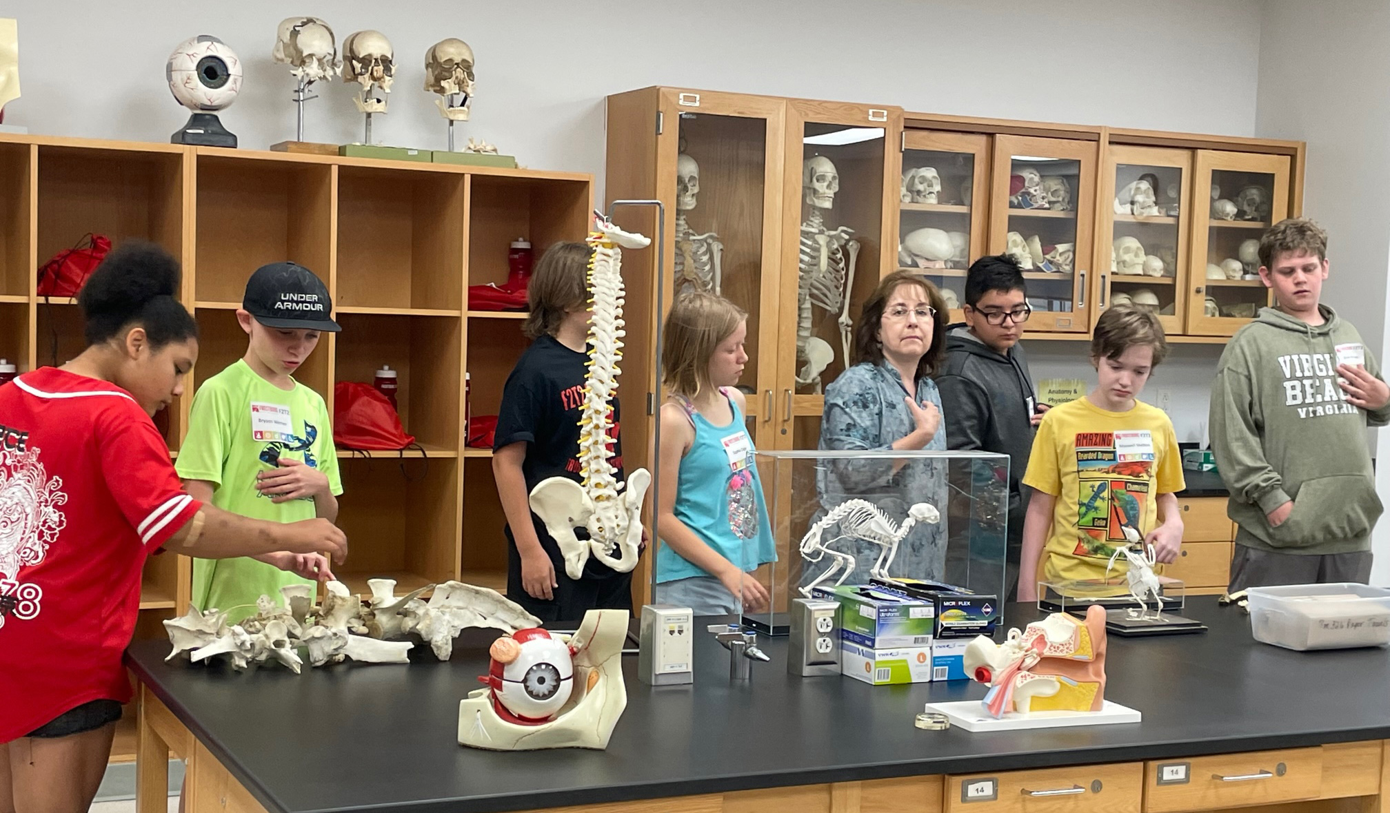 F2T2 STEAM campers in science lab