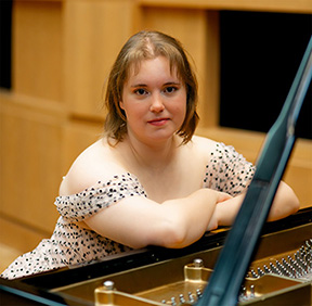 Lewis-Ashley-organ-F26-sml.jpg