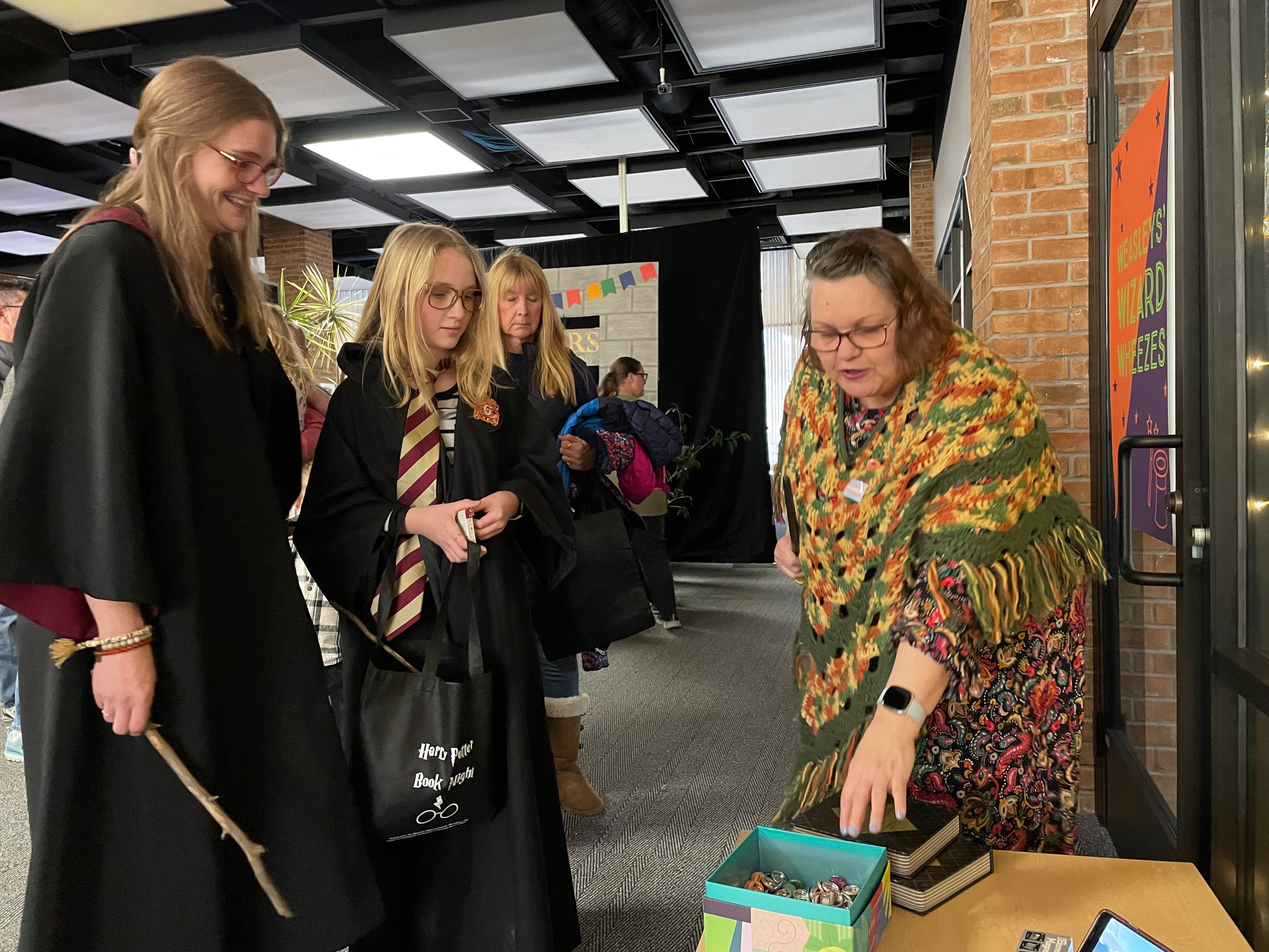 mrs.weasley.diagon.alley.jpg