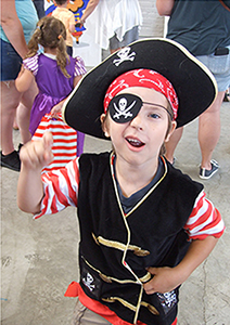 boy dres as pirate