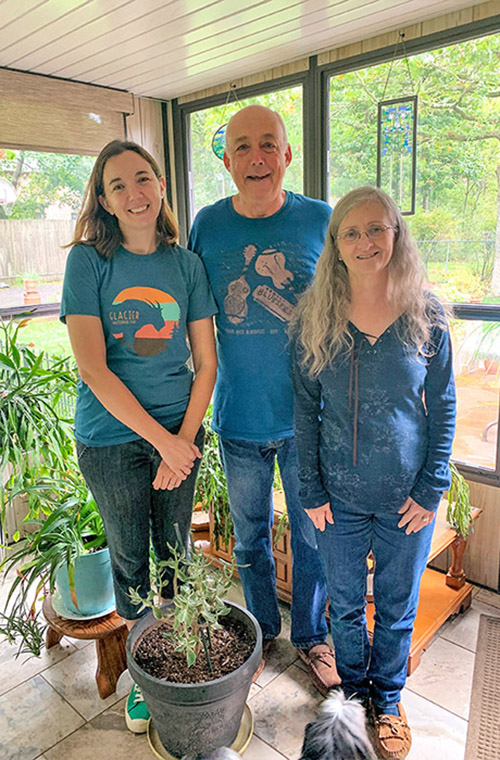 Rebekkah Taylor with mom and dad